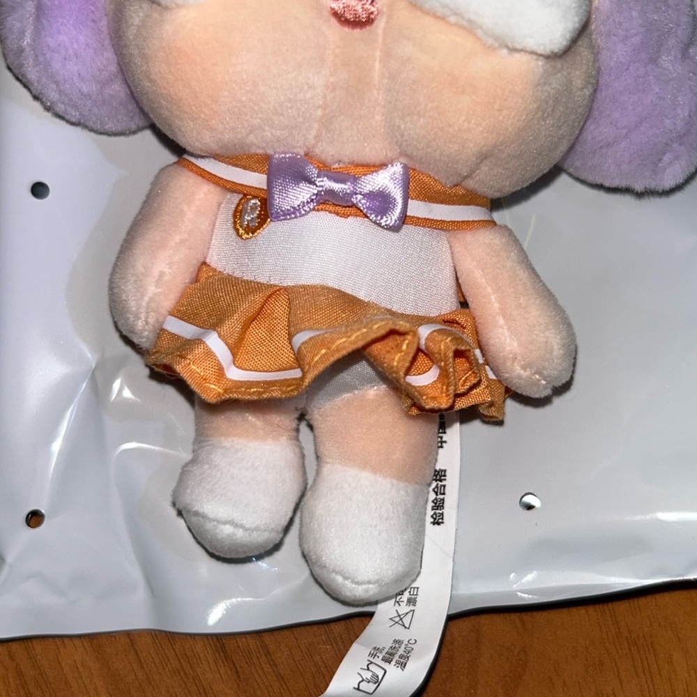 Brand New in (Open) Box CRYBABY Sunset Concert Series -Plush Pendant Blind Box - Picture 7 of 16